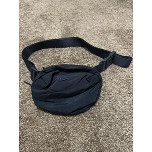 Nike Women's Gray Fanny Pack Aura Everyday Crossbody Bag NWOT